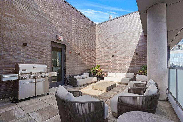 360 W Erie Street 5A, Chicago, IL 60654