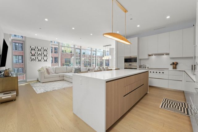 360 W Erie Street 5A, Chicago, IL 60654