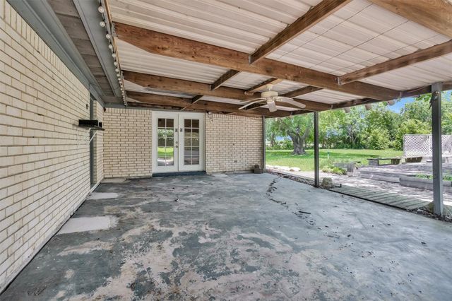 11120 N D Street, La Porte, TX 77571