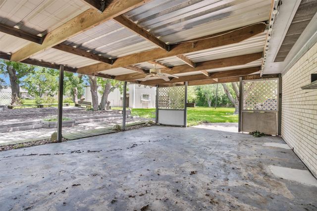 11120 N D Street, La Porte, TX 77571