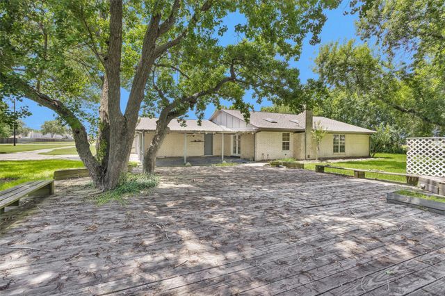 11120 N D Street, La Porte, TX 77571