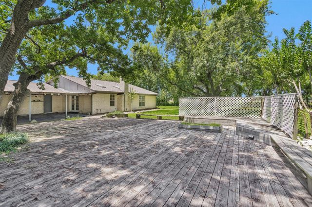 11120 N D Street, La Porte, TX 77571