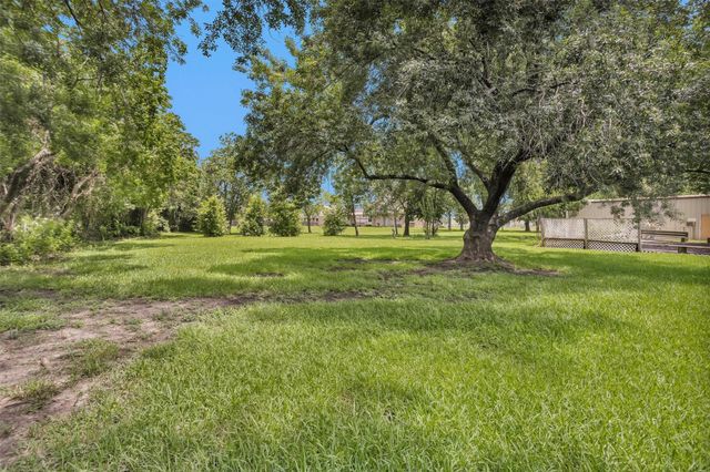 11120 N D Street, La Porte, TX 77571