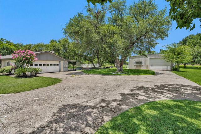 11120 N D Street, La Porte, TX 77571