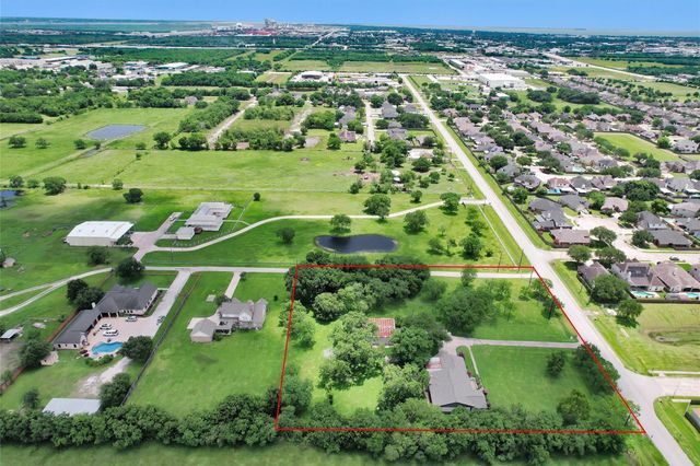 11120 N D Street, La Porte, TX 77571