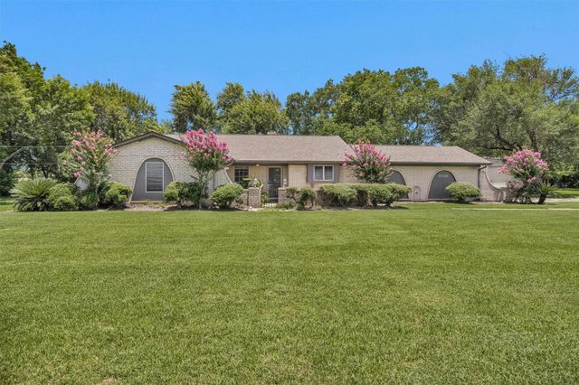 11120 N D Street, La Porte, TX 77571
