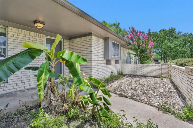 11120 N D Street, La Porte, TX 77571