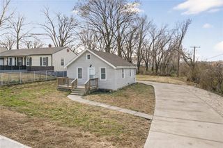 429 NE 42nd Street, Kansas City, MO 64116