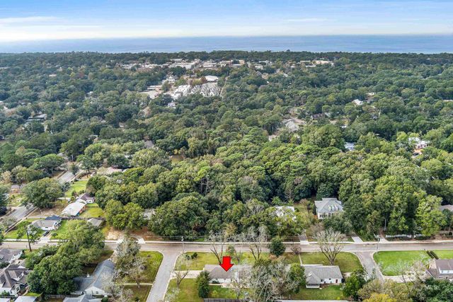 18 Blue Island Avenue, Fairhope, AL 36532