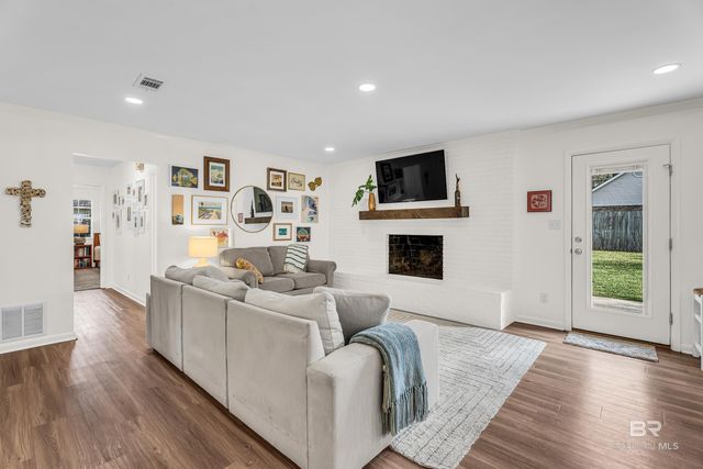 18 Blue Island Avenue, Fairhope, AL 36532