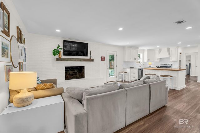 18 Blue Island Avenue, Fairhope, AL 36532