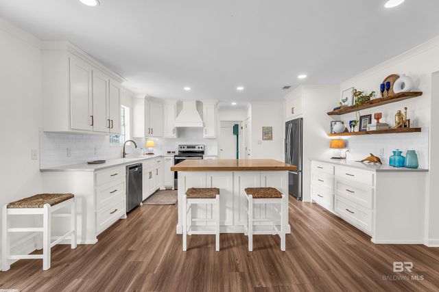 18 Blue Island Avenue, Fairhope, AL 36532