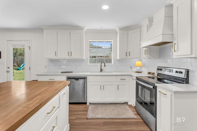 18 Blue Island Avenue, Fairhope, AL 36532