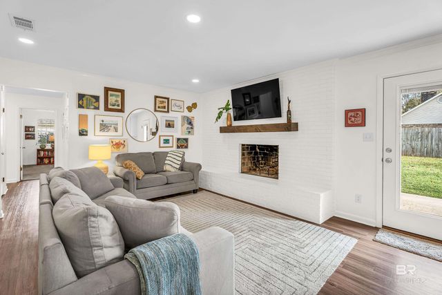 18 Blue Island Avenue, Fairhope, AL 36532