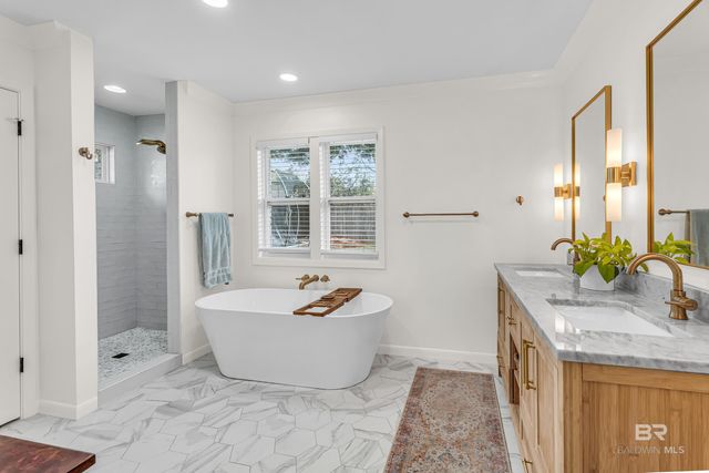 18 Blue Island Avenue, Fairhope, AL 36532