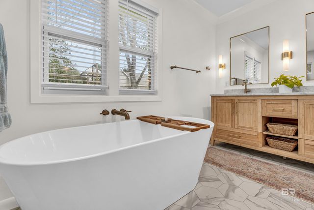 18 Blue Island Avenue, Fairhope, AL 36532