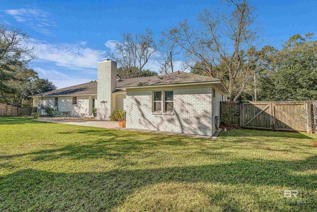 18 Blue Island Avenue, Fairhope, AL 36532