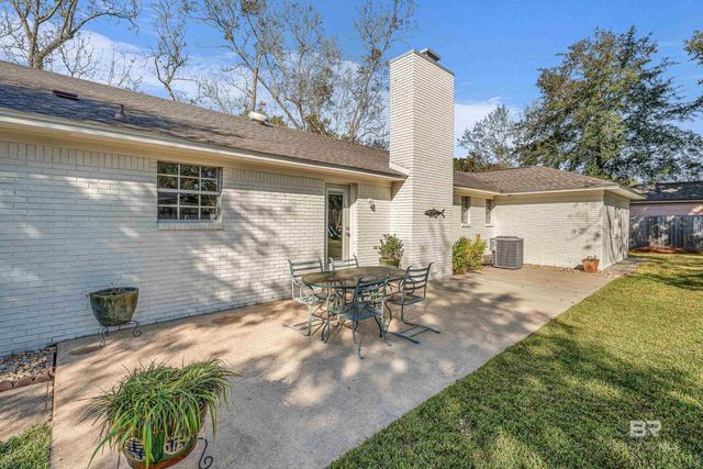 18 Blue Island Avenue, Fairhope, AL 36532