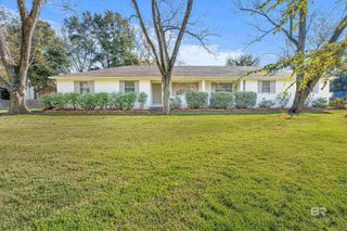 18 Blue Island Avenue, Fairhope, AL 36532