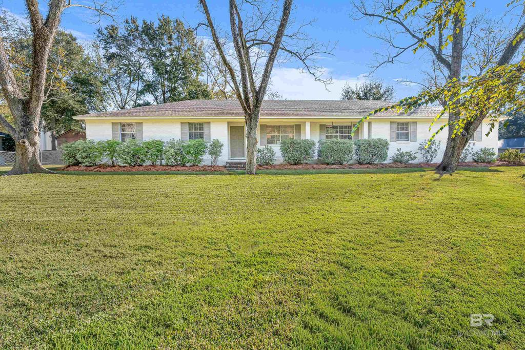 18 Blue Island Avenue, Fairhope, AL 36532