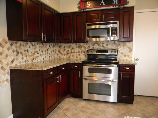 2754 Quarry Hill Road, Sugar Land, TX 77478