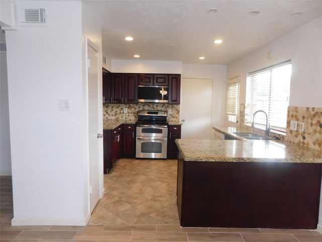 2754 Quarry Hill Road, Sugar Land, TX 77478