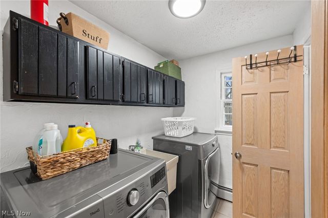 52 Carriage Stone Drive, Chagrin Falls, OH 44022