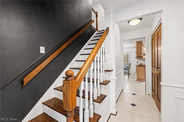 52 Carriage Stone Drive, Chagrin Falls, OH 44022