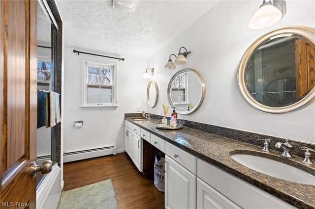52 Carriage Stone Drive, Chagrin Falls, OH 44022