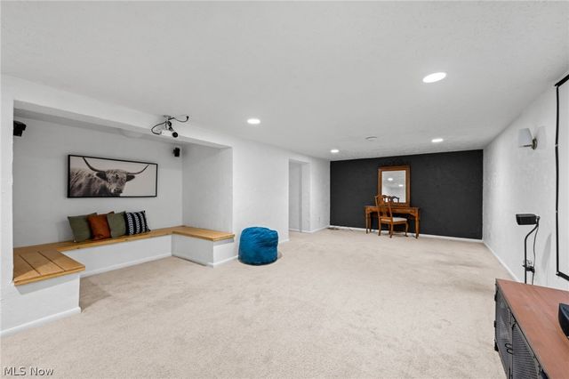 52 Carriage Stone Drive, Chagrin Falls, OH 44022