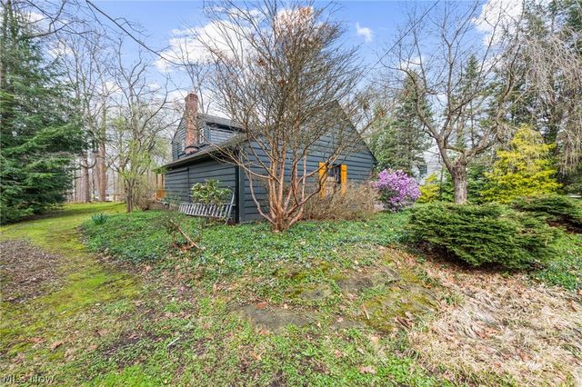 52 Carriage Stone Drive, Chagrin Falls, OH 44022