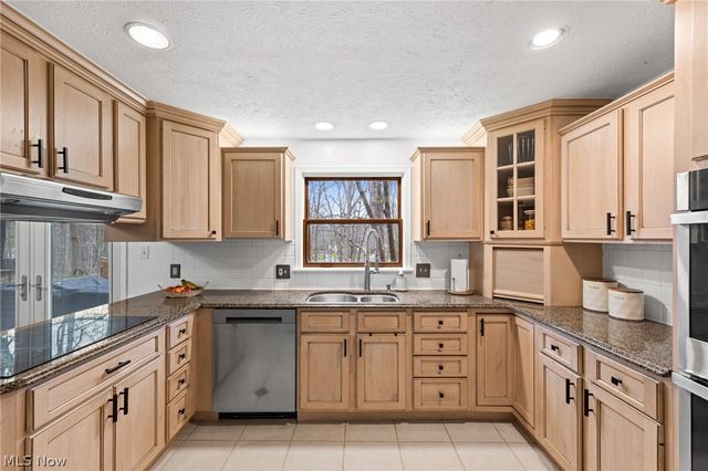 52 Carriage Stone Drive, Chagrin Falls, OH 44022