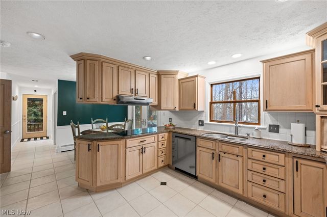 52 Carriage Stone Drive, Chagrin Falls, OH 44022