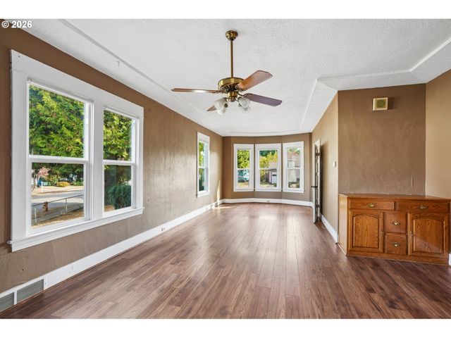 8417 N BERKELEY Ave, Portland, OR 97203