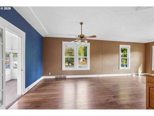 8417 N BERKELEY Ave, Portland, OR 97203
