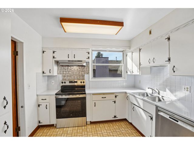 8417 N BERKELEY Ave, Portland, OR 97203