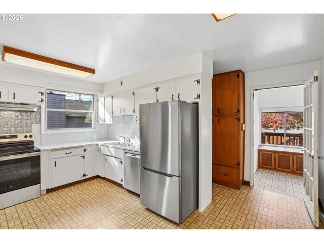 8417 N BERKELEY Ave, Portland, OR 97203