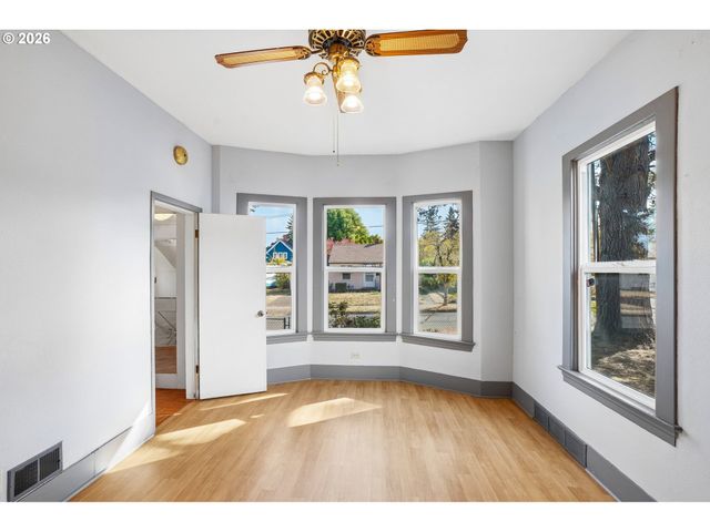 8417 N BERKELEY Ave, Portland, OR 97203