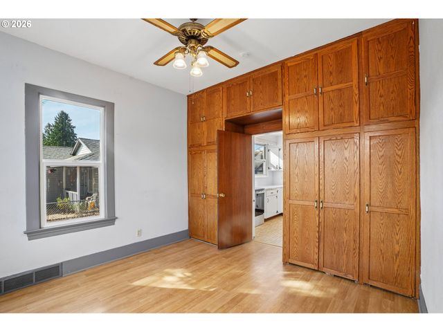 8417 N BERKELEY Ave, Portland, OR 97203