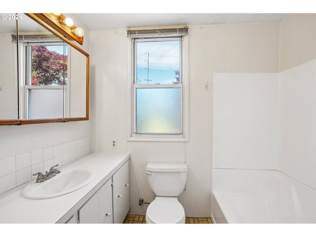 8417 N BERKELEY Ave, Portland, OR 97203
