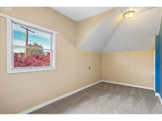 8417 N BERKELEY Ave, Portland, OR 97203