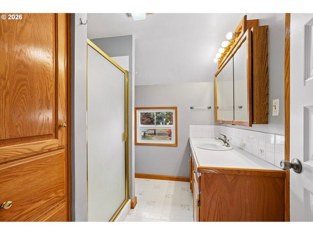 8417 N BERKELEY Ave, Portland, OR 97203