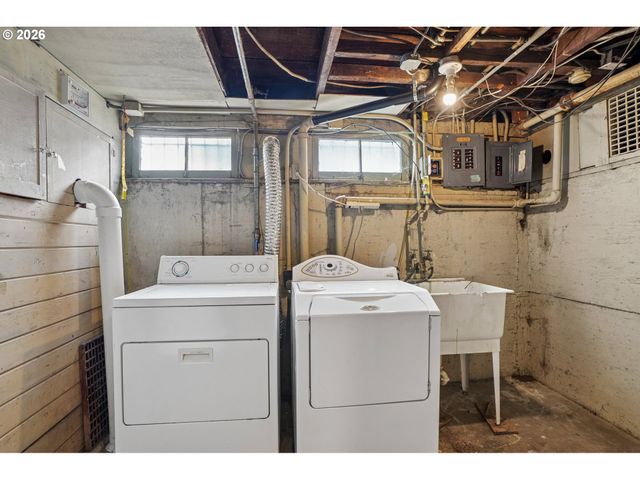 8417 N BERKELEY Ave, Portland, OR 97203