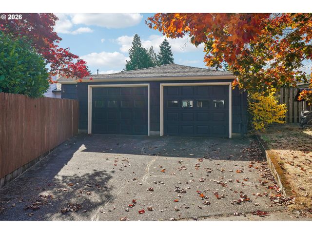 8417 N BERKELEY Ave, Portland, OR 97203