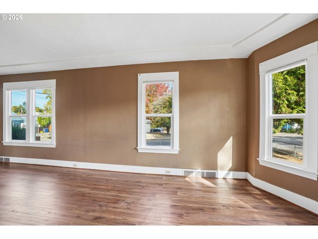 8417 N BERKELEY Ave, Portland, OR 97203