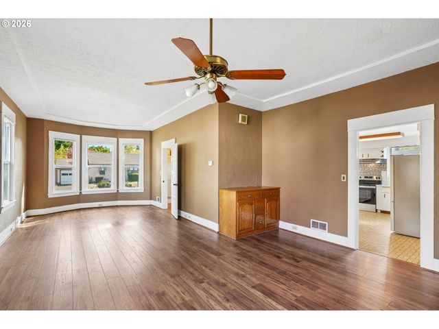 8417 N BERKELEY Ave, Portland, OR 97203