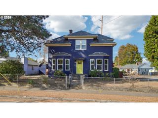 8417 N BERKELEY Ave, Portland, OR 97203