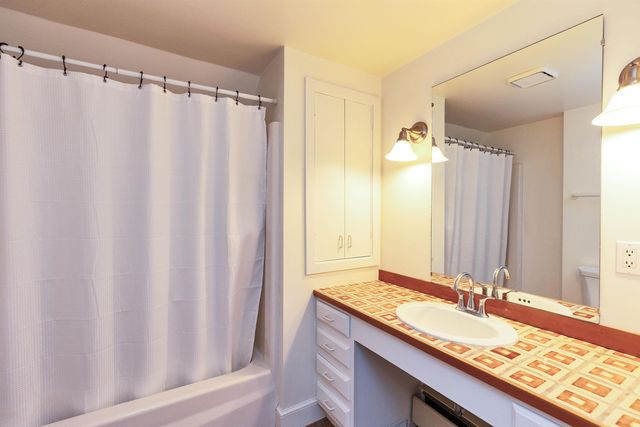 6 Mottau Drive, Lyndeborough, NH 03082