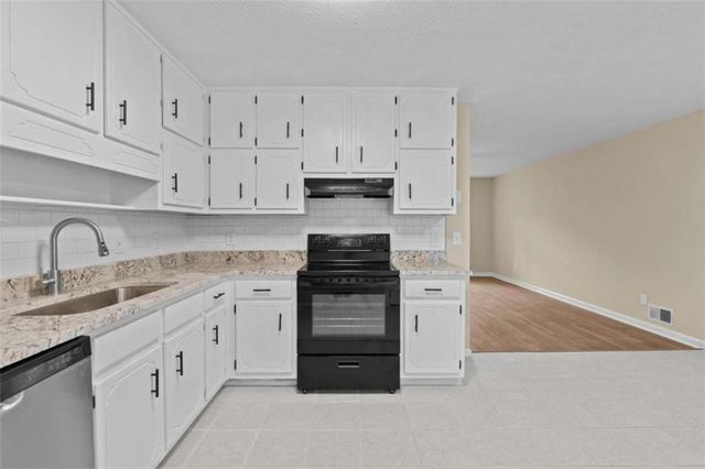 285 Amanda Court, Stockbridge, GA 30281