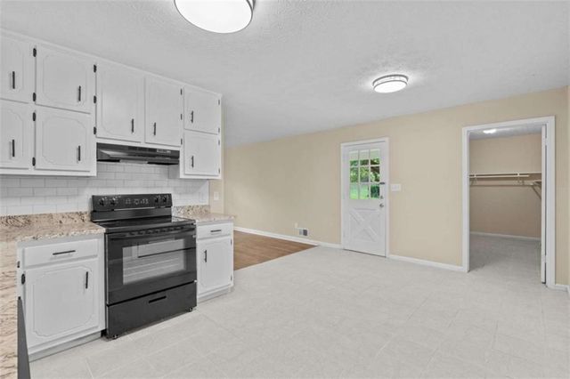 285 Amanda Court, Stockbridge, GA 30281